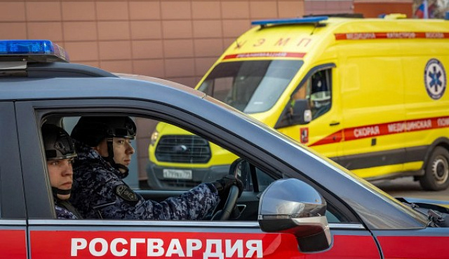 Росгвардейцы помогли упавшему с электровелосипеда на севере Москвы
